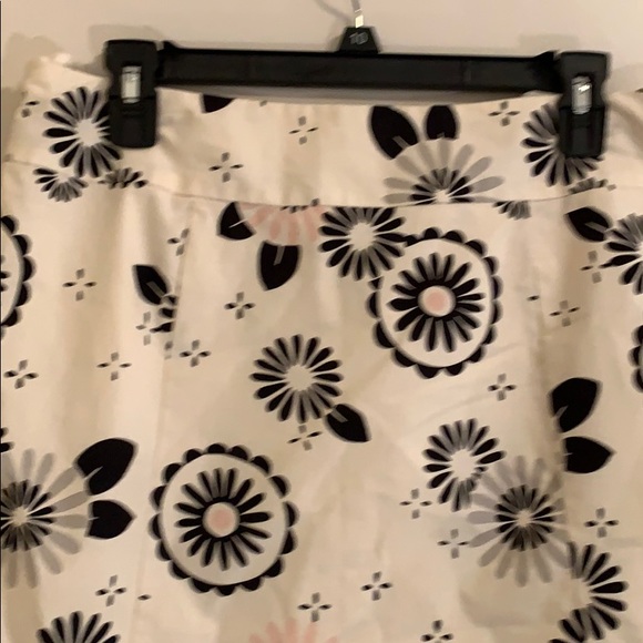 Gap Tulip Shape Skirt - Picture 3 of 8